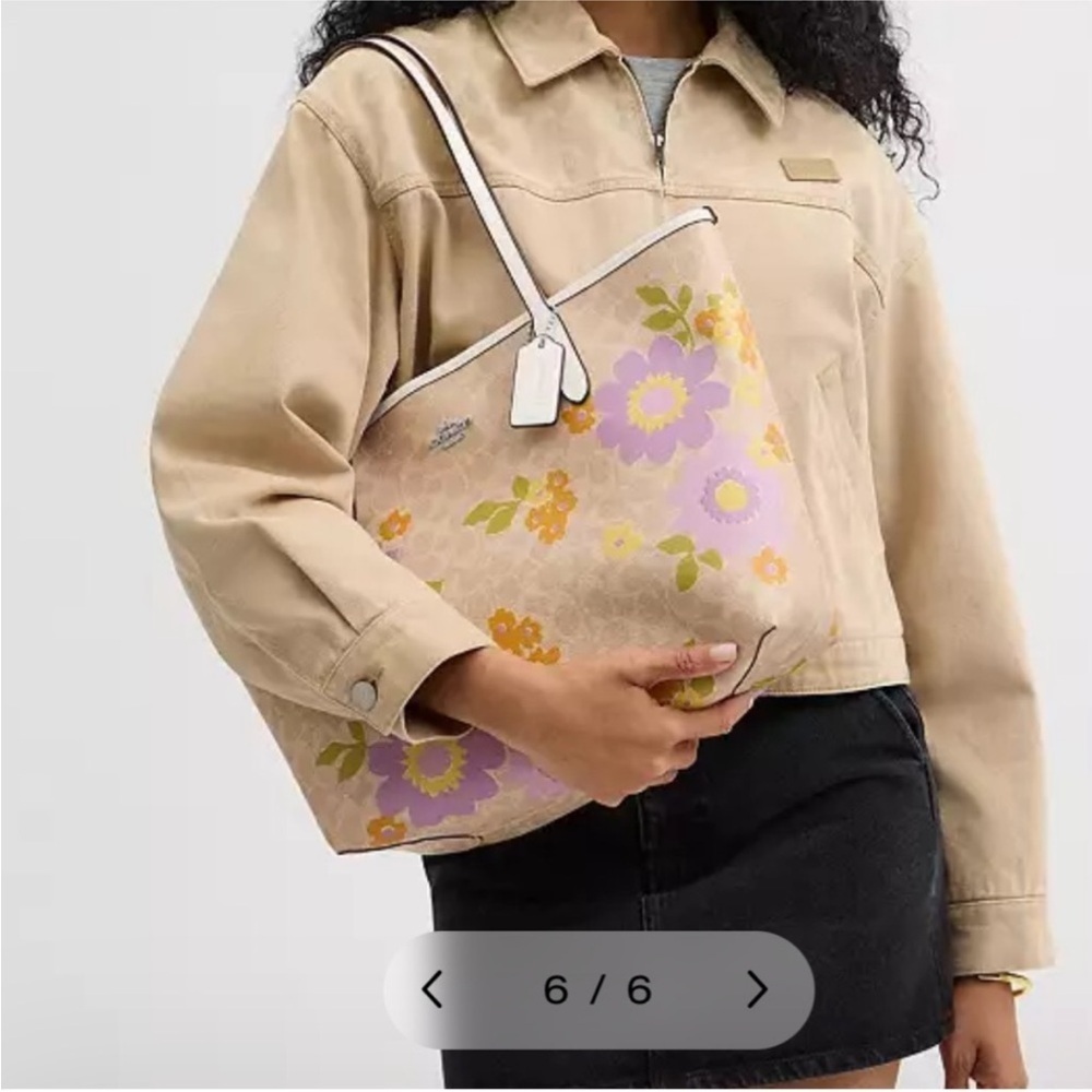 New Coach City Tote Bag In Signature Canvas With Floral Print - Picture 11 of 12
